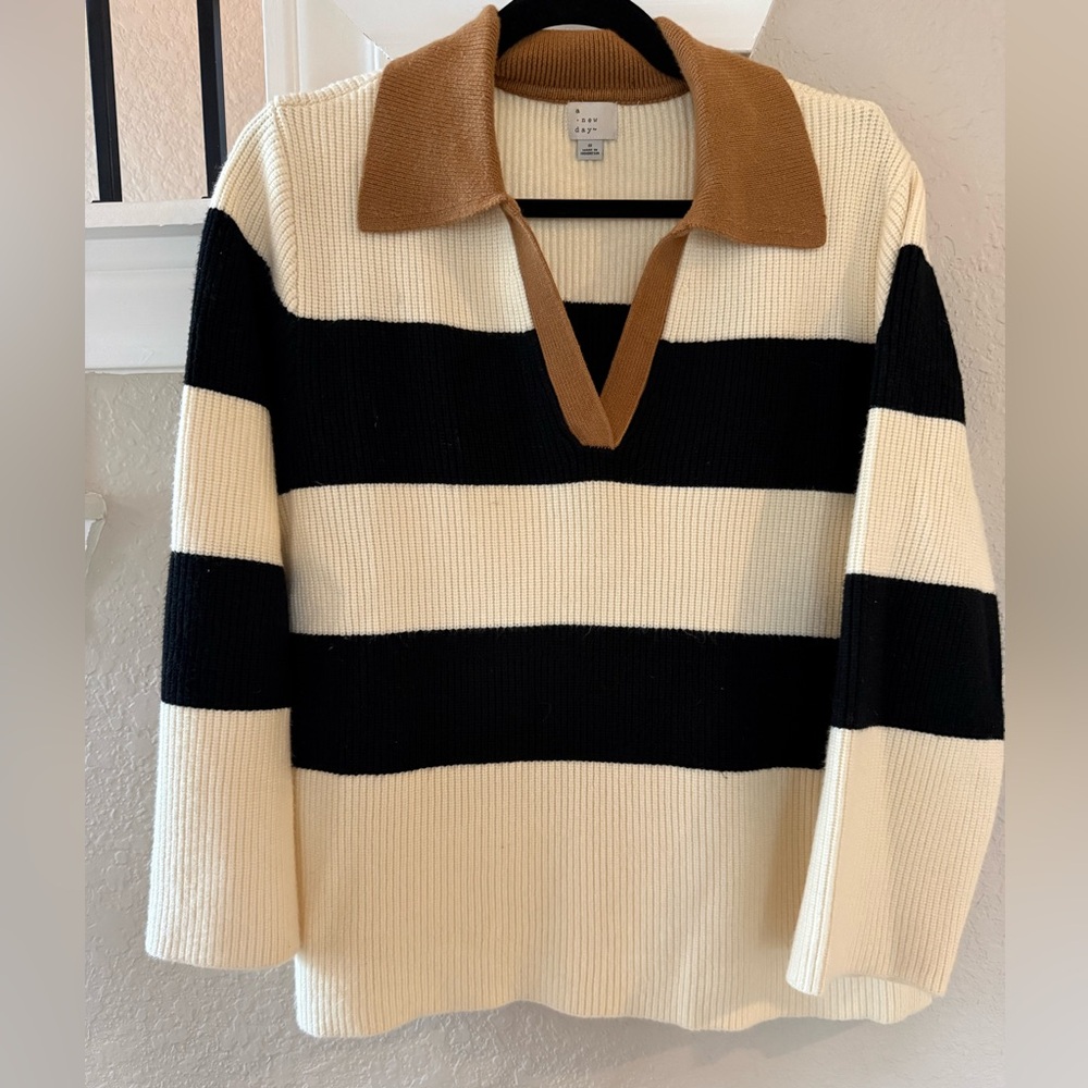 A New Fay Black and Cream V-Neck Sweater - Picture 2 of 6